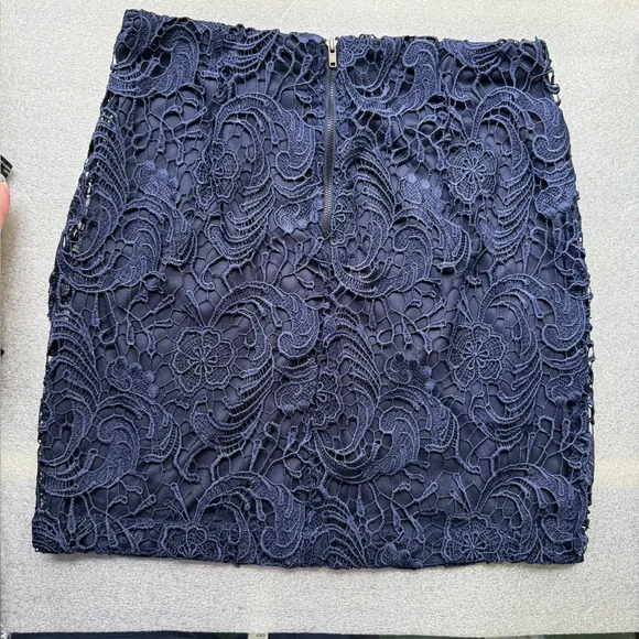Forever 21 - Elegant Navy Lace Mini Skirt - Picture 2 of 8